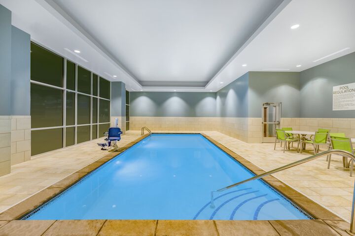 Holiday Inn Express & Suites Lincoln Downtown by IHG