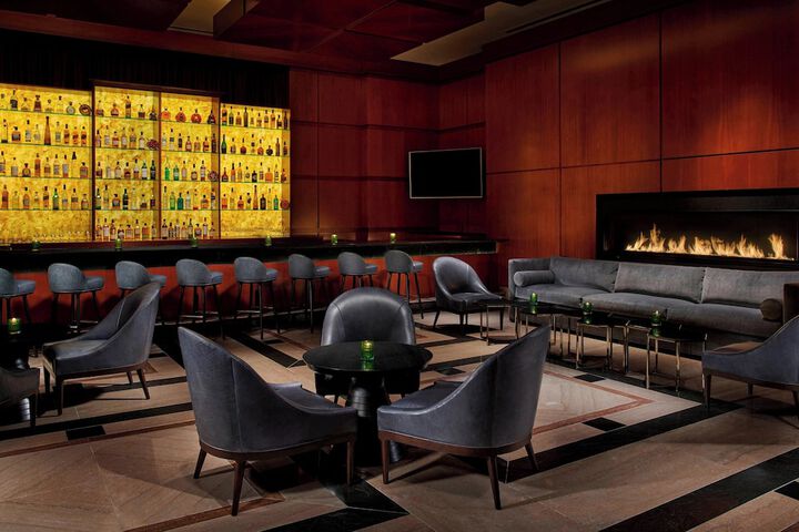 Lounge 63 of 79