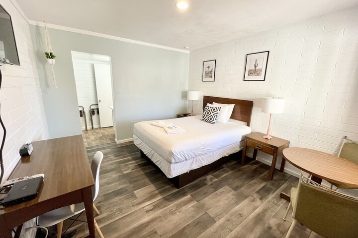 Room 52 of 63