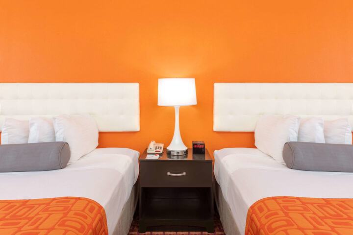 Room 9 of 16
