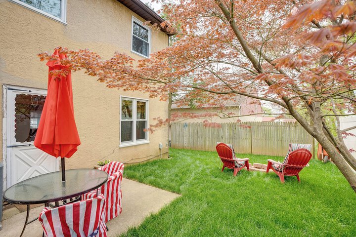 Charming Willow Grove Home w / Patio + Fire Pit!