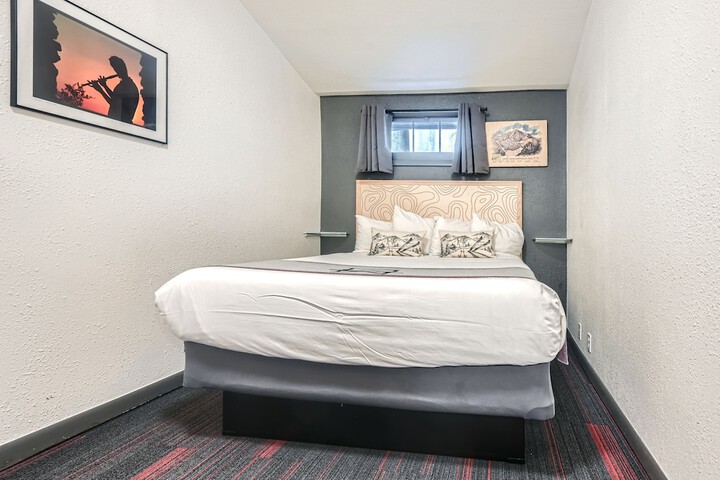 Room 105 of 137