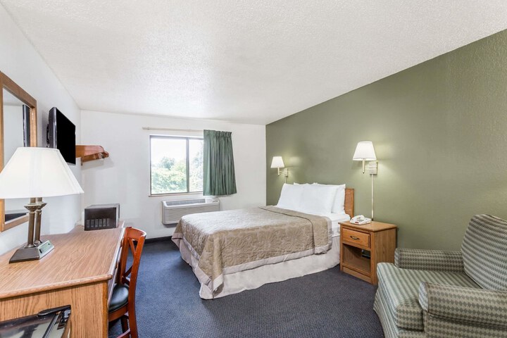 Room 7 of 16