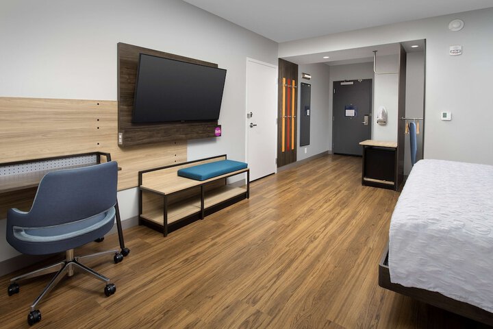 Room 19 of 38