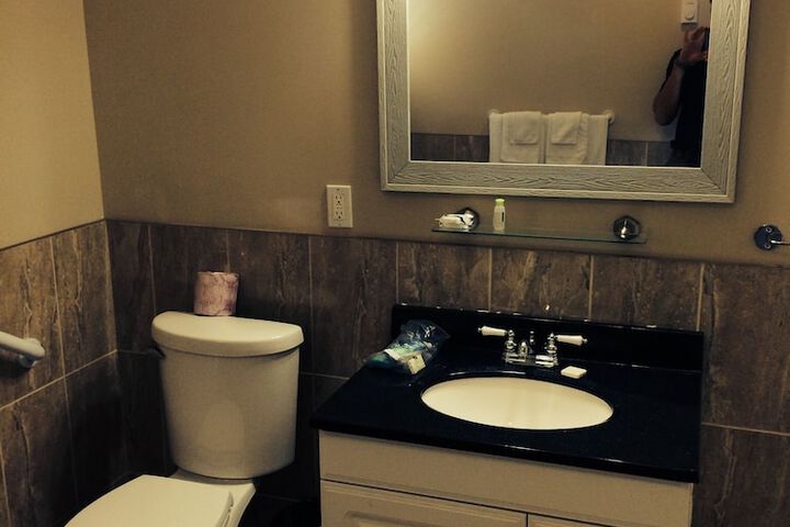Room 32 of 43