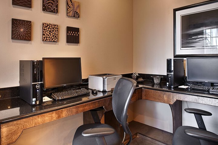 Business Center 34 of 34