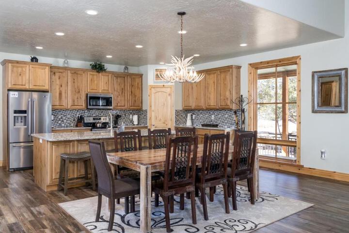 East Zion Trails Retreat-Hot tub Resort Amenities, Exceptional