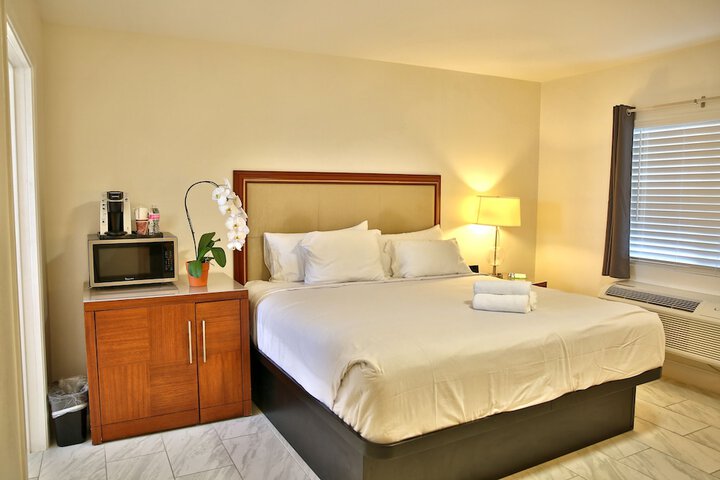 Room 9 of 25
