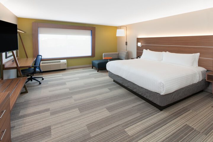 Holiday Inn Express and Suites Detroit / Sterling Heights by IHG