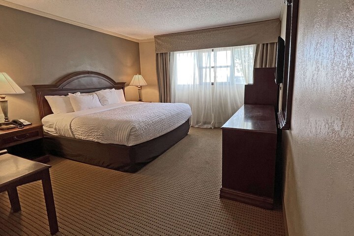 Room 27 of 47