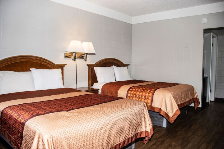Room 6 of 12