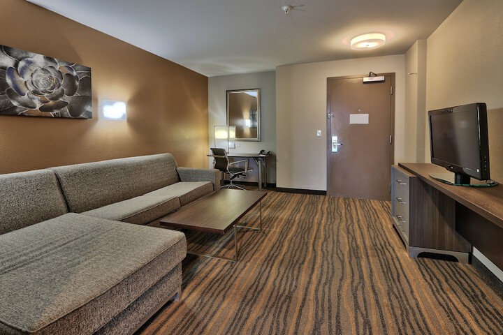 Room 32 of 47
