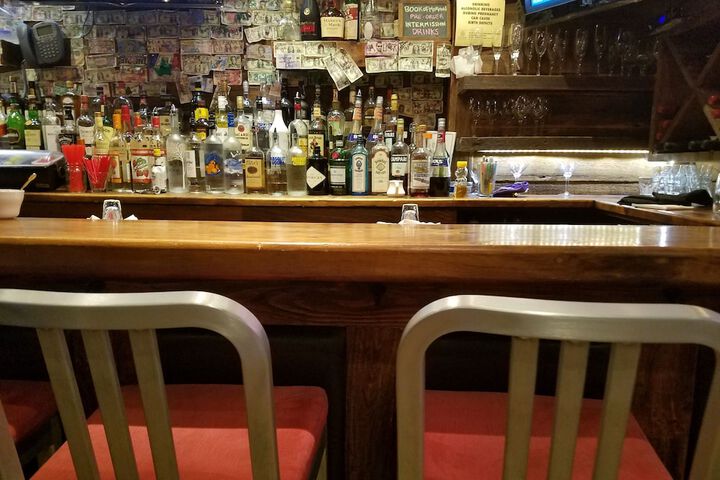 Lounge 83 of 84