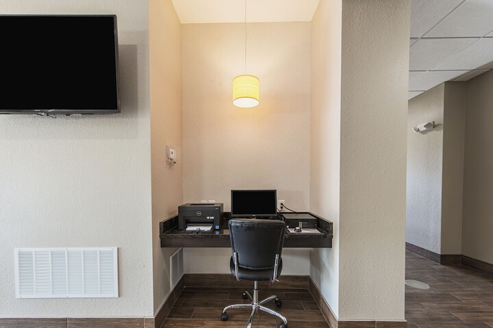 Business Center 40 of 41