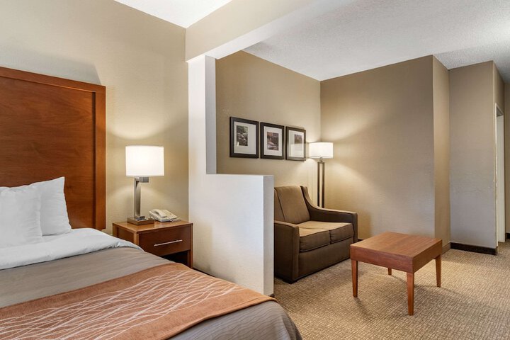 Room 10 of 32