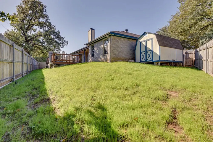 Walk to Water: Cozy Eagle Mountain Lake Home