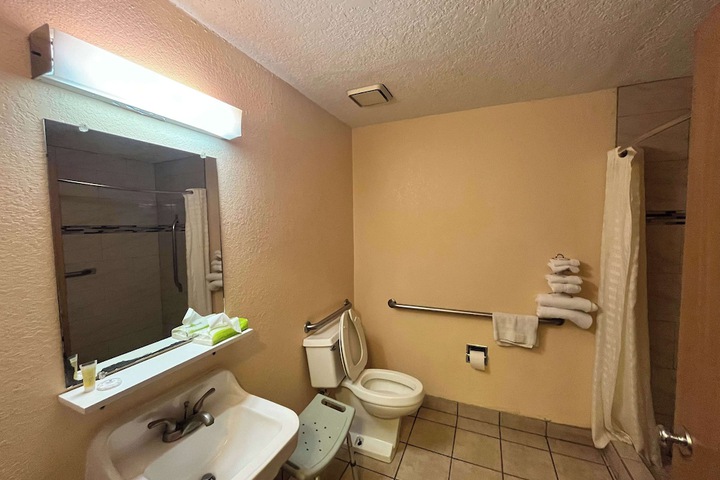 Room 20 of 32