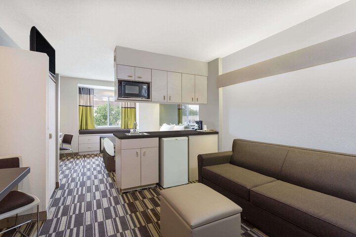 Room 21 of 27