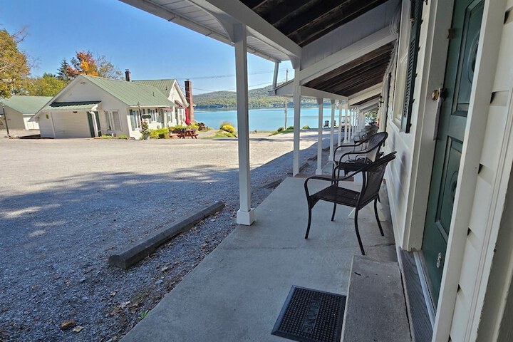 Lake View Motel