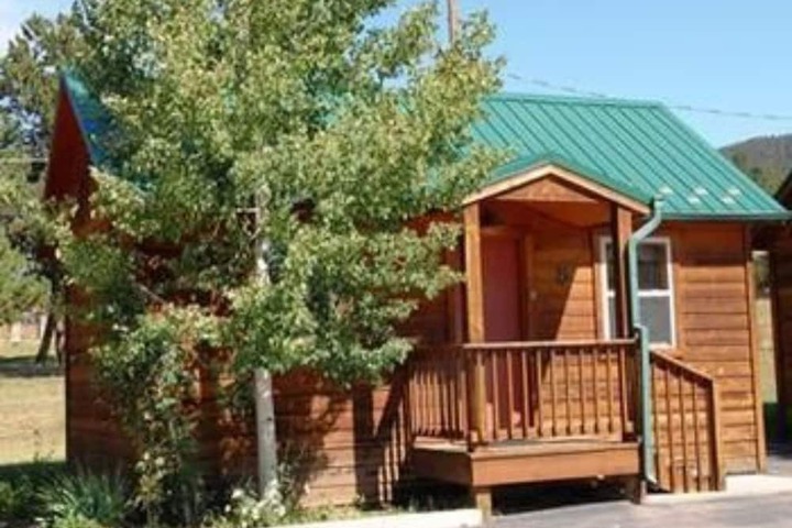 Eagle Fire Lodge & Cabins
