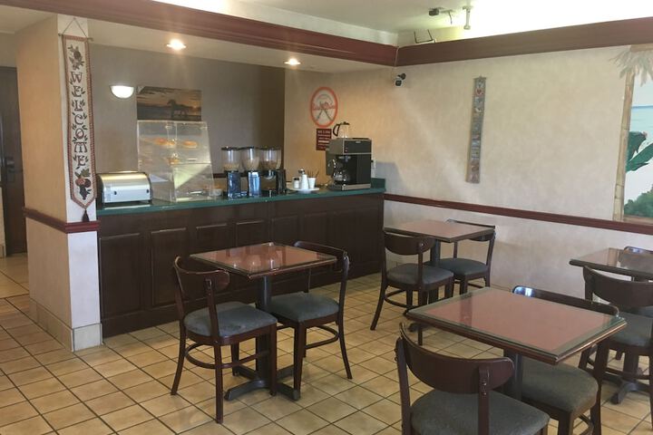 Breakfast/Coffee Service 20 of 21