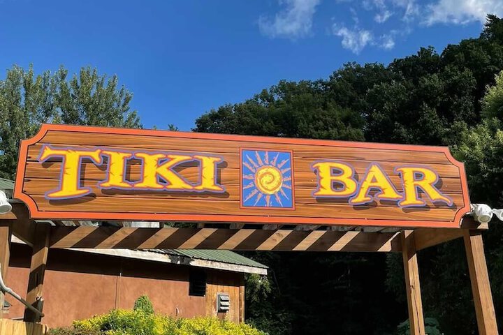 Geneva Hotel & Tiki Bar