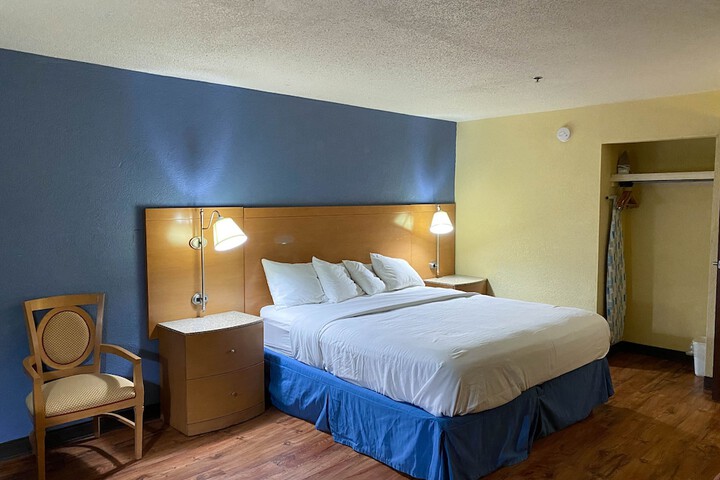Room 14 of 34