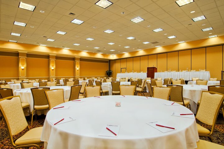 Ballroom/Hall 44 of 59