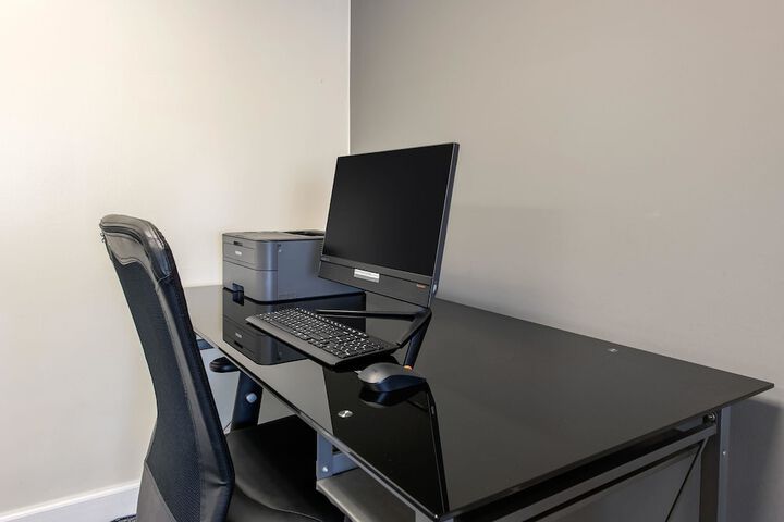 Business Center 31 of 34