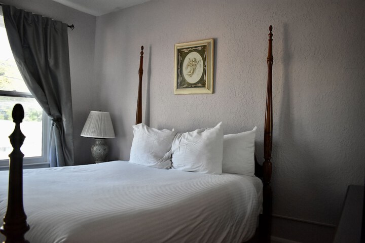 Room 95 of 104
