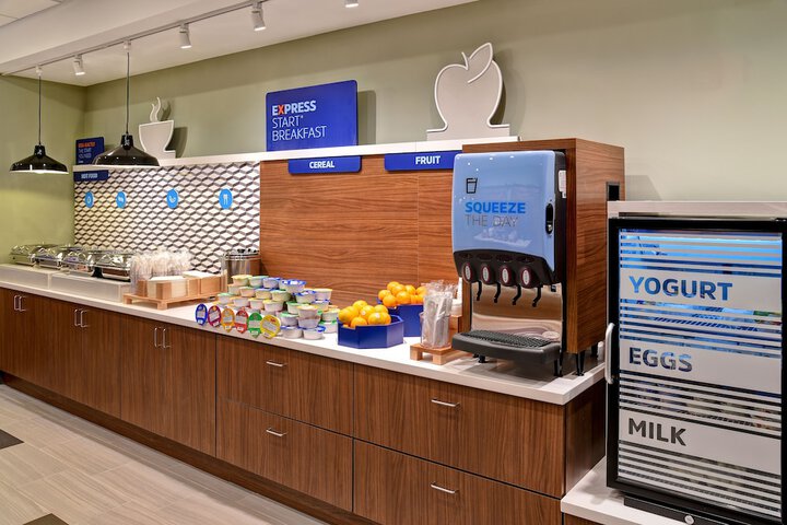 Holiday Inn Express & Suites Ottawa by IHG