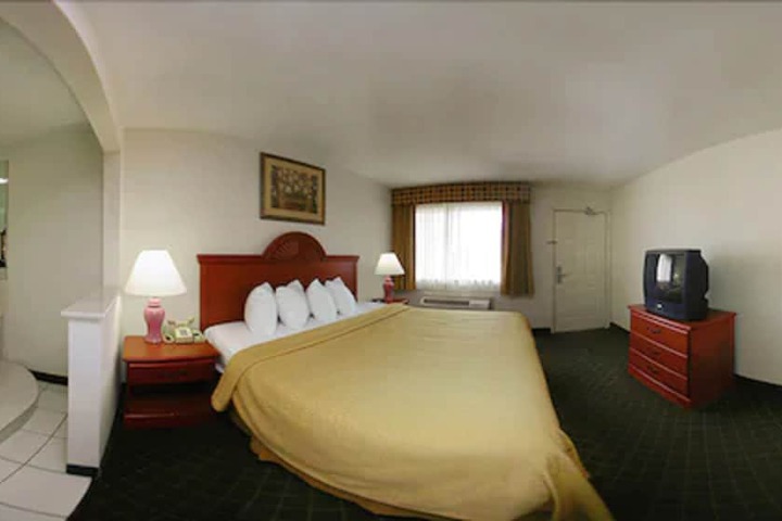 Room 10 of 20