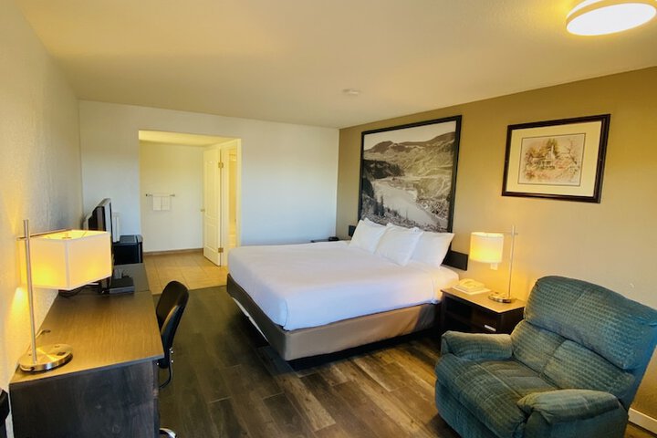 Super 8 by Wyndham 100 Mile House