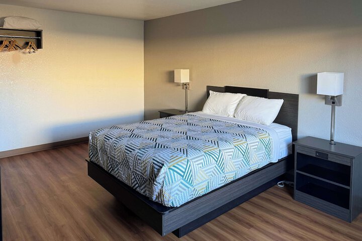 Room 18 of 28