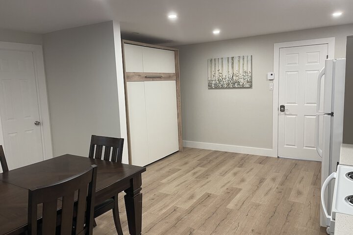 Room 32 of 60