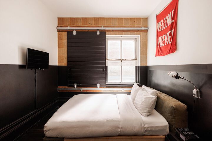 Room 60 of 76