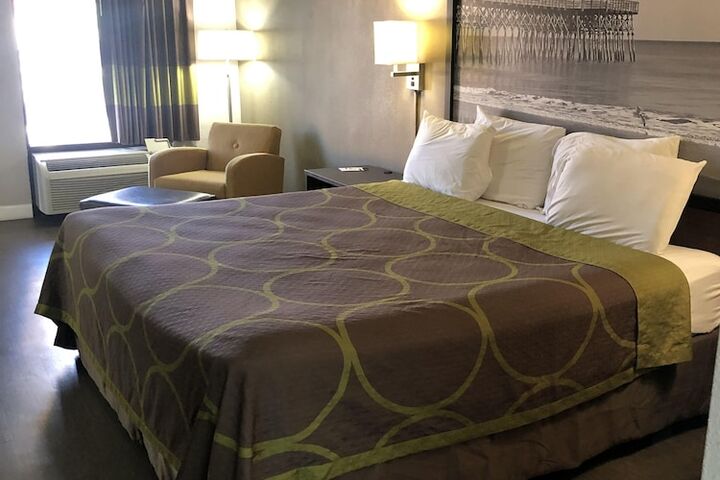 Room 14 of 21