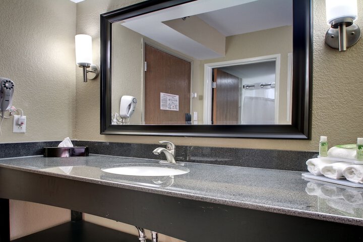 Holiday Inn Express & Suites Jackson Downtown - Coliseum by IHG