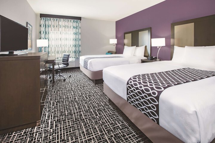 La Quinta Inn & Suites by Wyndham Dallas Plano - The Colony