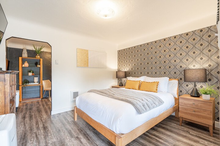 Room 18 of 27