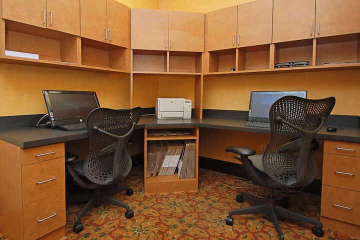 Business Center 31 of 31