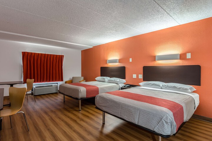 Room 25 of 37