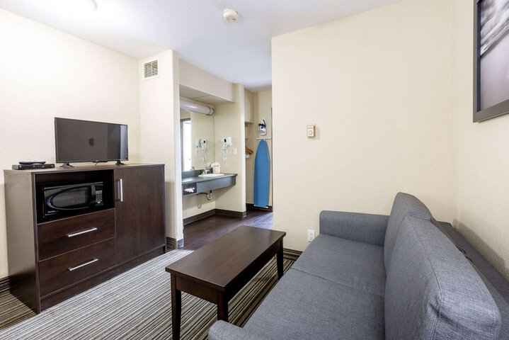 Room 22 of 37