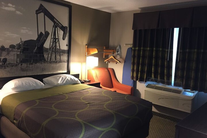 Super 8 by Wyndham Bedford DFW Airport West