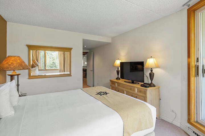 Evergreen Condominiums by Vail Resorts