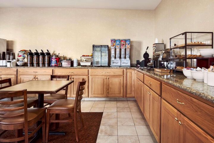 Breakfast/Coffee Service 18 of 20
