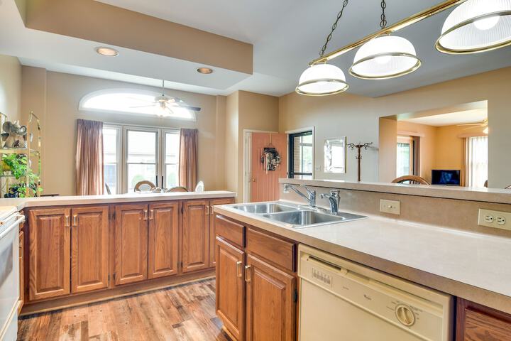 Tonawanda Vacation Rental 13 Mi to Niagara Falls