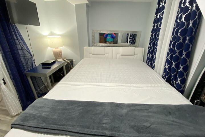 Nice 2 bedroom Apt With Patio