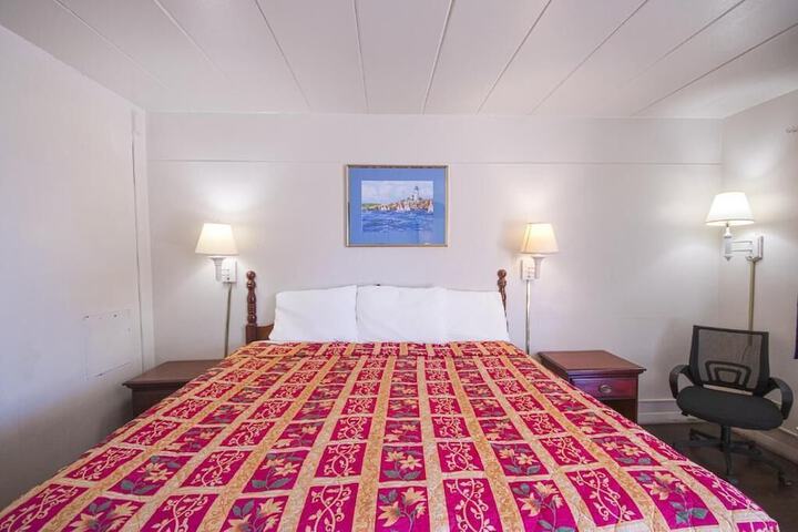 Room 16 of 28