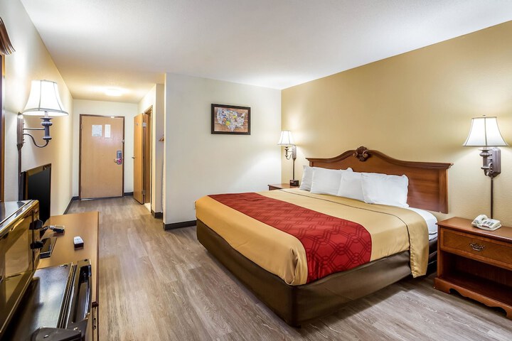 Room 8 of 32